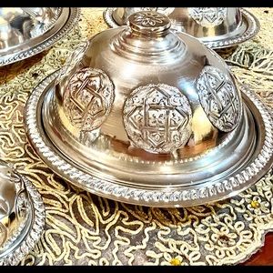 Food dome with serving tray